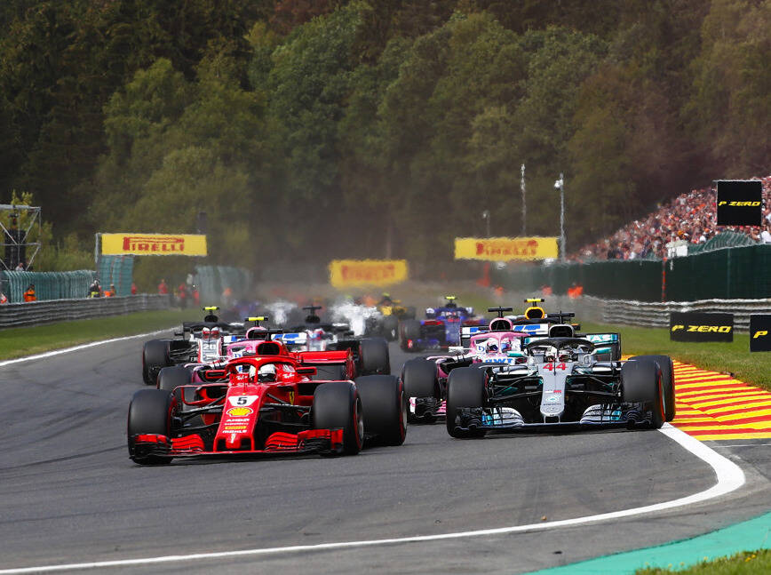 Foto zur News: Vettel-Plan geht auf: Hamilton wehrlos gegen Ferraris "Tricks"