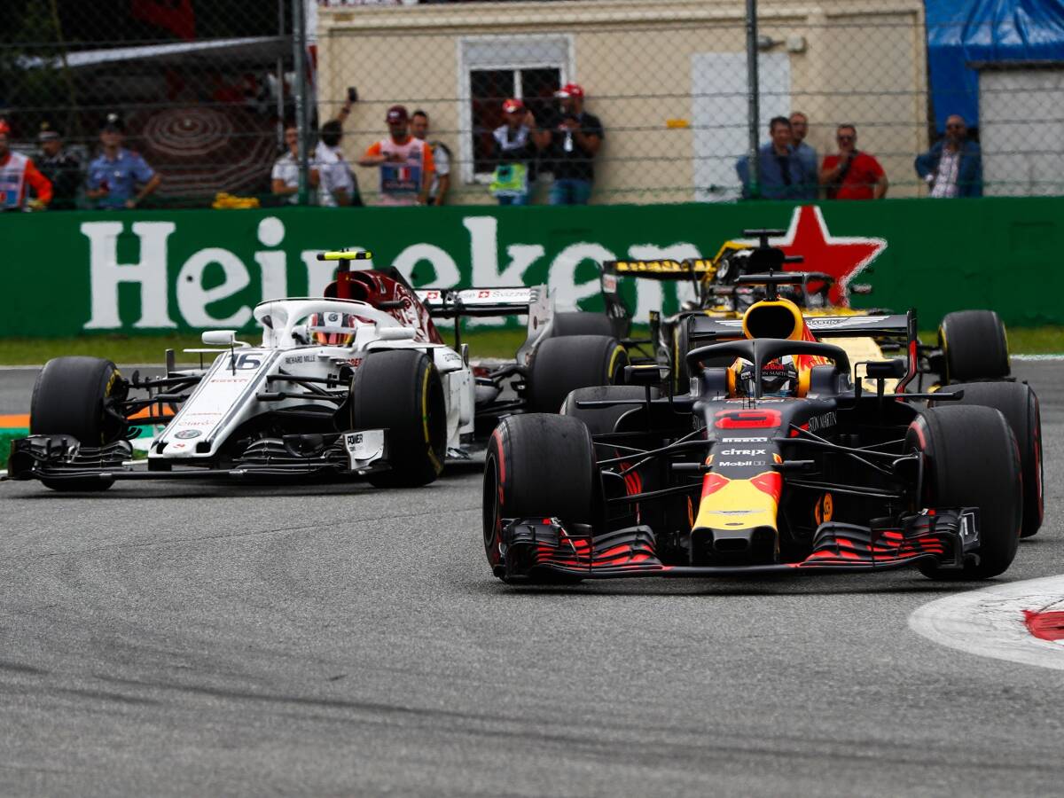 Foto zur News: Daniel Ricciardo: Aufholjagd löst sich in Rauch auf