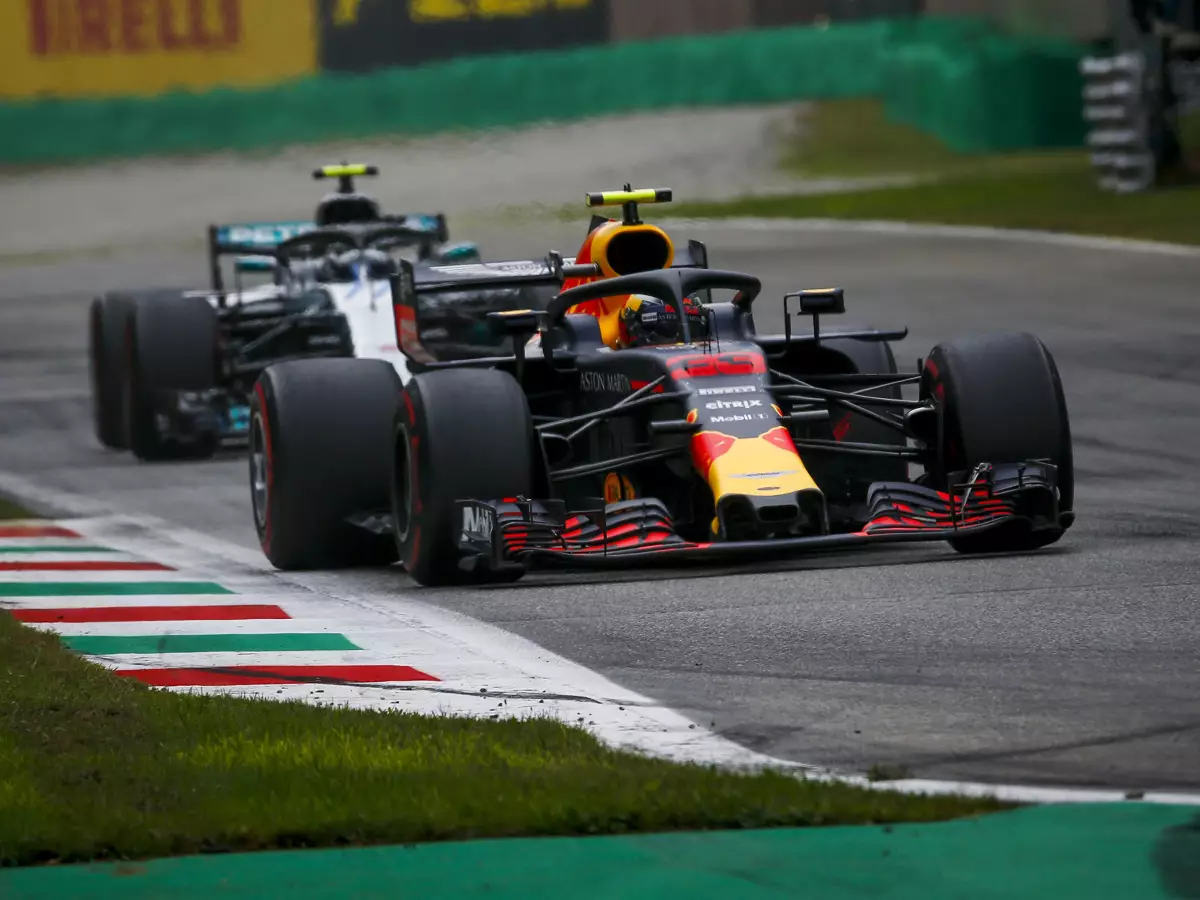 Foto zur News: Verstappen erklärt: Darum hat er Bottas nicht durchgelassen