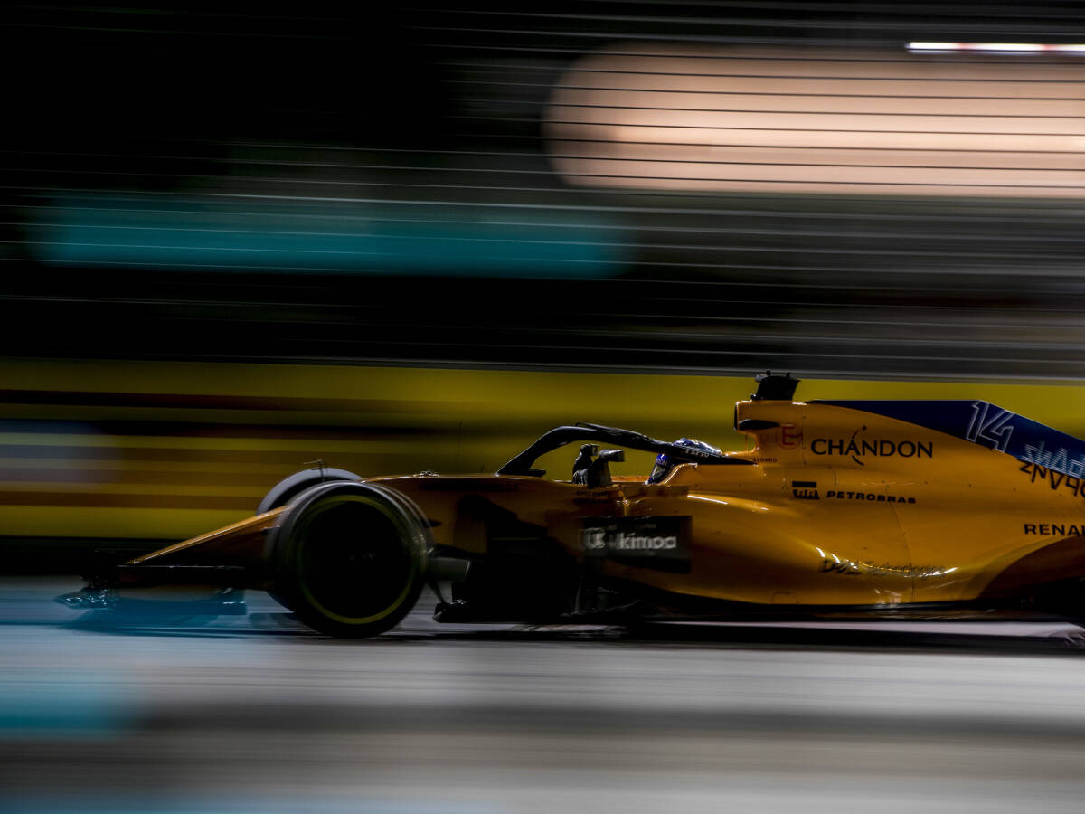 Foto zur News: Fernando Alonso: P10 im Singapur-Qualifying möglich