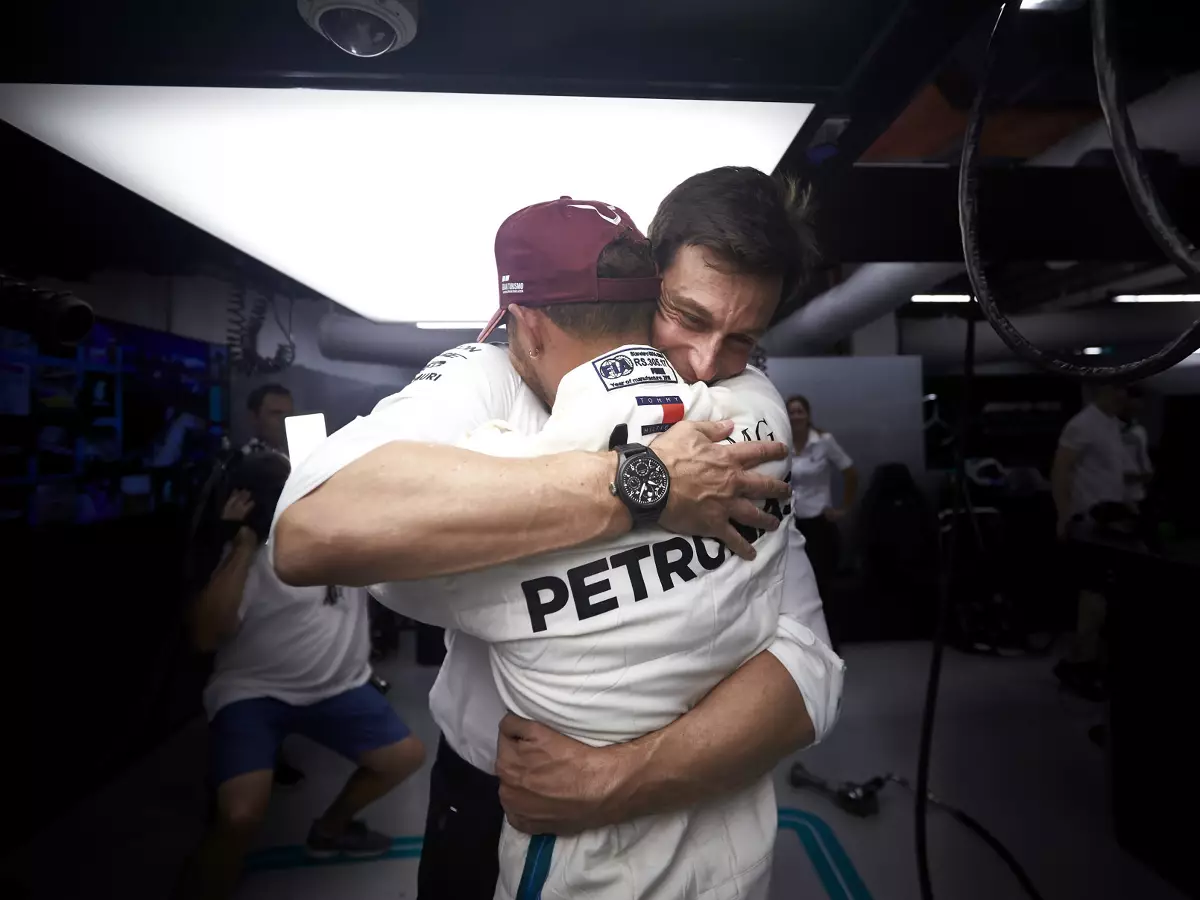 Foto zur News: Nach Fabelrunde: Toto Wolff adelt "epischen" Hamilton