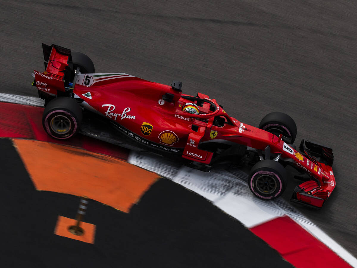 Foto zur News: Vettel hadert nach schlechtem Freitag: "Weit weg von den anderen"