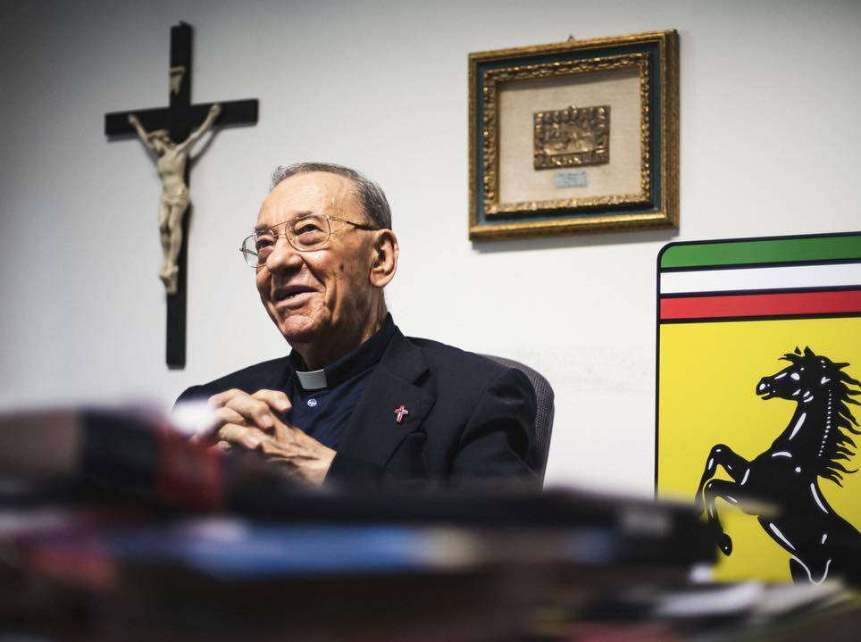 Foto zur News: Ferrari trauert um ehemaligen Pfarrer von Modena