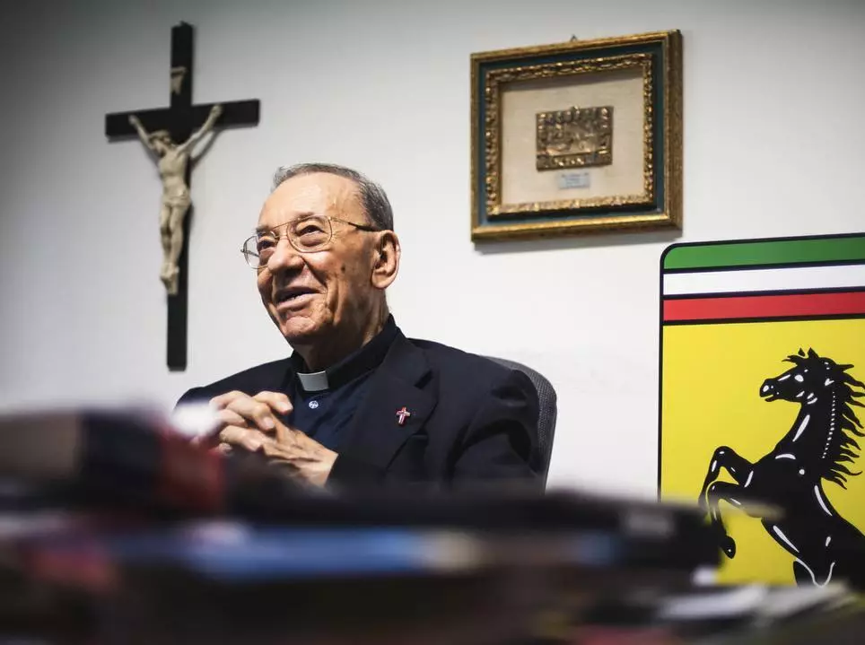 Pfarrer Sergio Mantovani Foto zur News: Ferrari trauert um ehemaligen Pfarrer von Modena