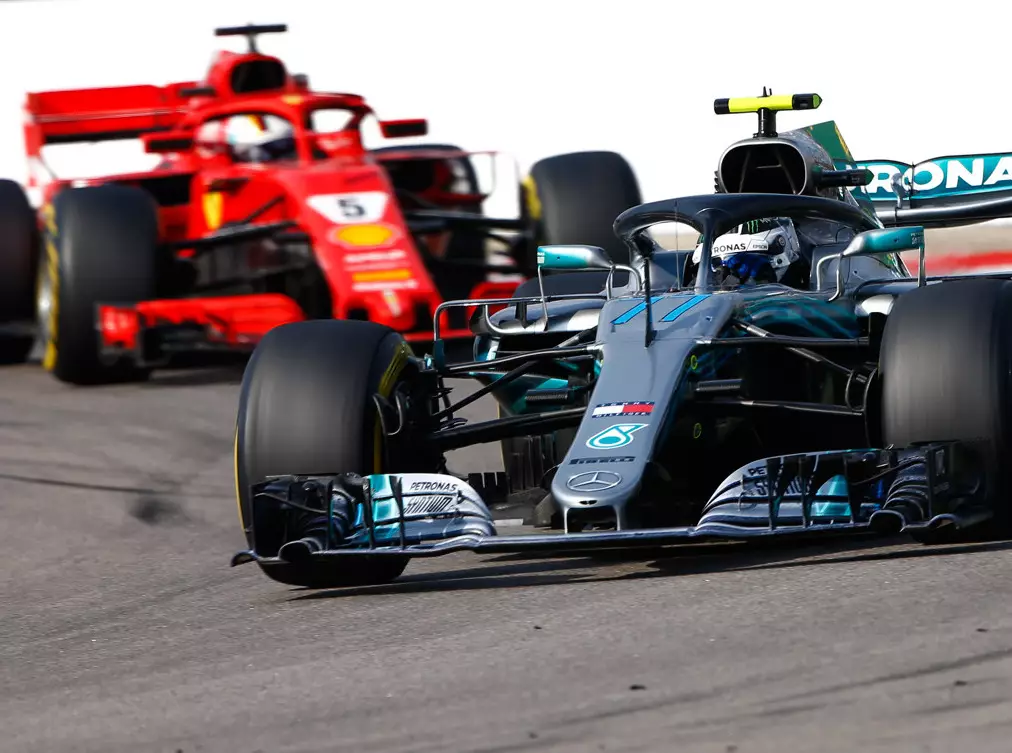 Foto zur News: Windschatten und Bremsklotz: So hat Bottas Hamilton geholfen