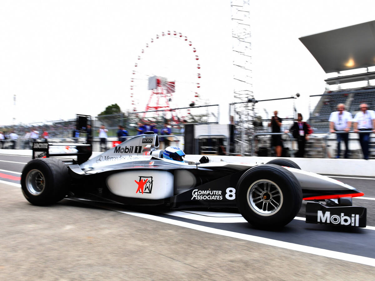Foto zur News: 20 Jahre nach WM-Titel in Suzuka: Mika Häkkinen zurück im McLaren MP4-13!