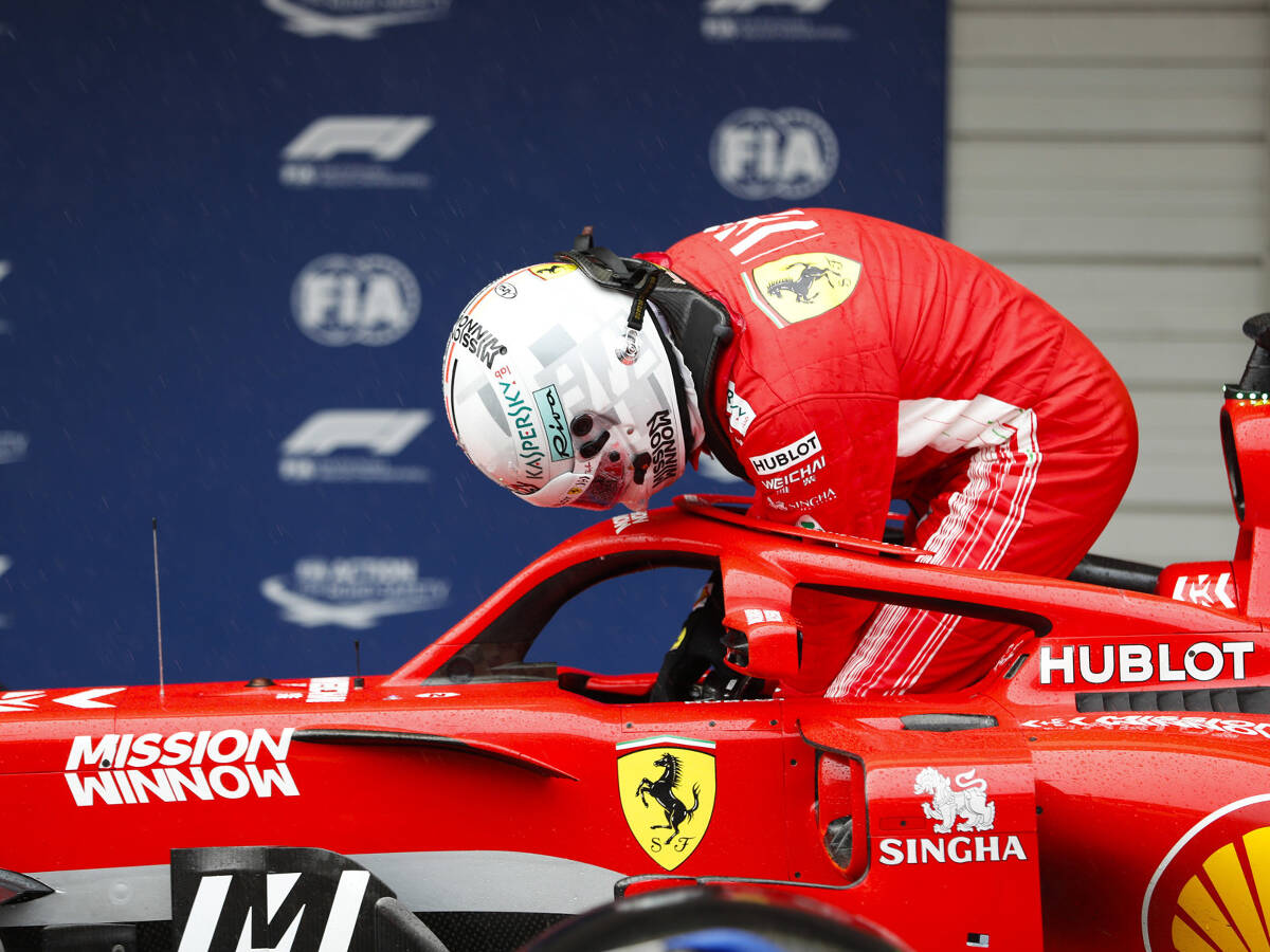 Foto zur News: Sebastian Vettel nimmt Ferrari in Schutz: "Wenn überhaupt mein Fehler!"