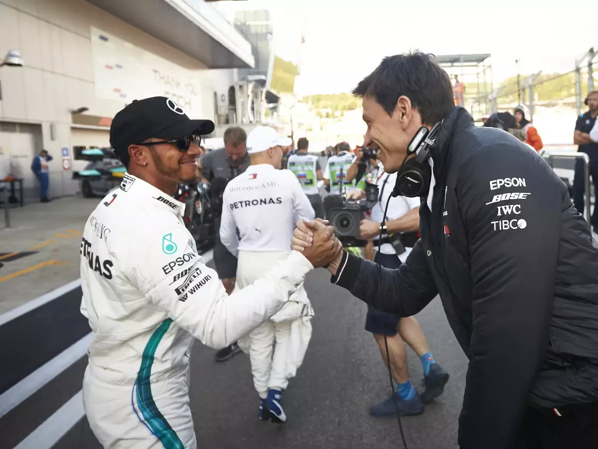 Foto zur News: Toto Wolff: Mercedes greift notfalls in Suzuka mit Stalloder durch