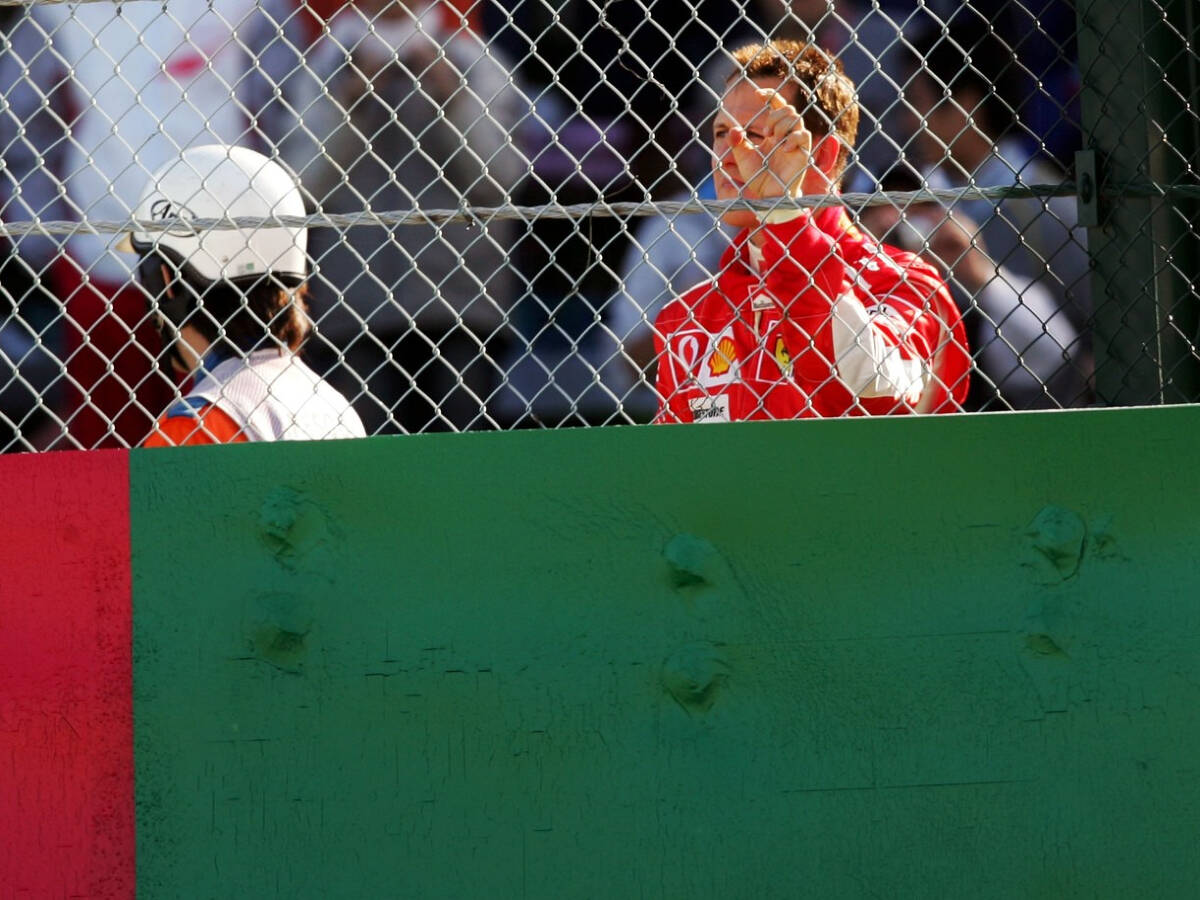 Foto zur News: Suzuka 2006: Fernando Alonso versetzt "Schumi"-Fans einen Stich