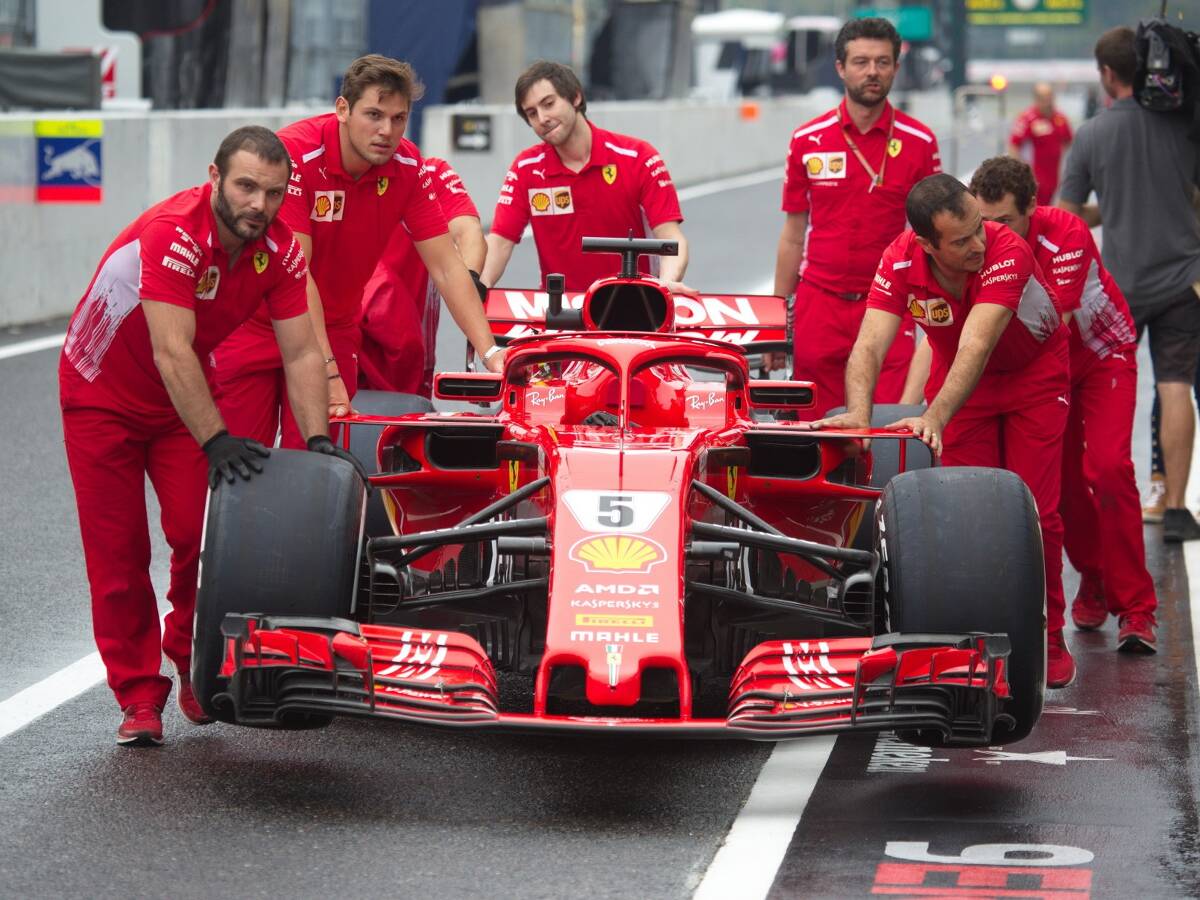 Foto zur News: Nach Pleiten-Wochenende: Maurizio Arrivabene verteidigt Ferrari