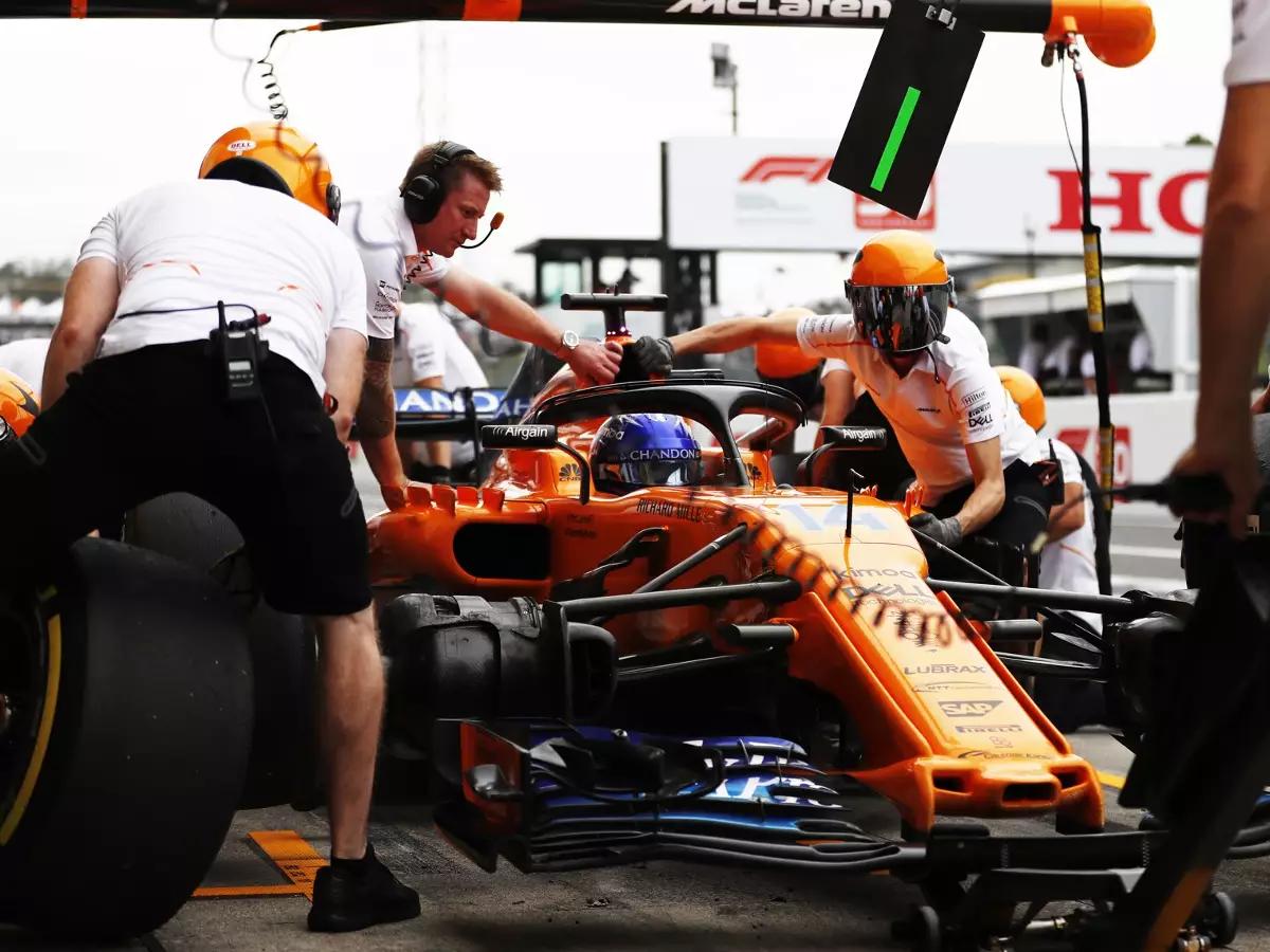 Foto zur News: Hat McLaren Reifen-Deadline verpasst? Auch FIA "weiß davon nichts"