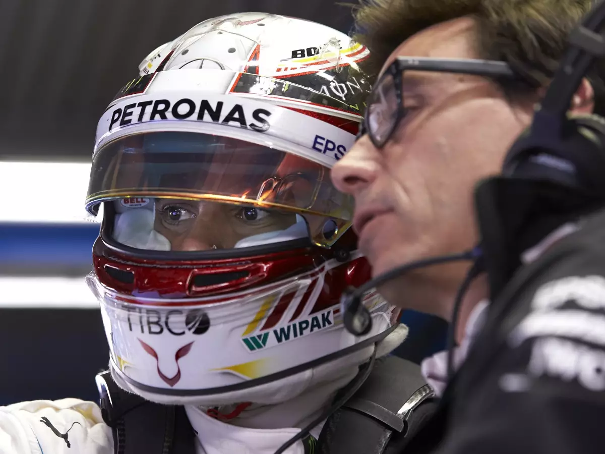 Foto zur News: Toto Wolff lobt: Lewis Hamilton sucht Fehler immer erst bei sich selbst