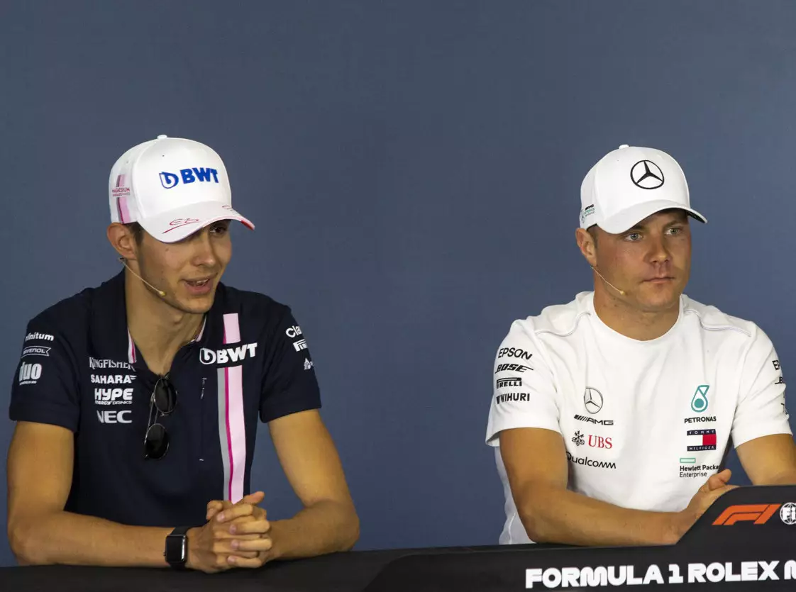 Esteban Ocon, Valtteri Bottas Foto zur News: Ocon 2020 zu Mercedes? Bottas will mit Leistung antworten!