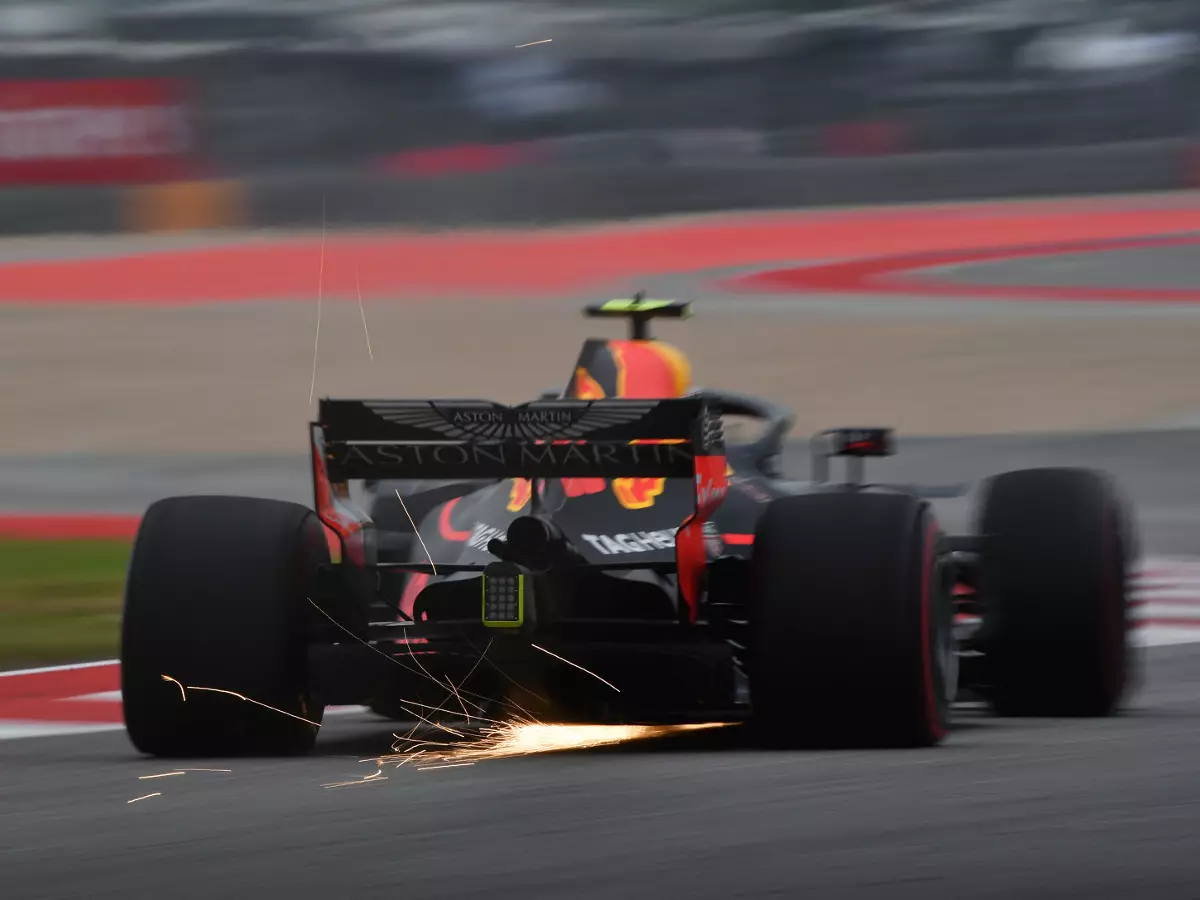 Foto zur News: Verstappen nach Aufhängungsschaden ratlos: Fahren immer über Randstein!