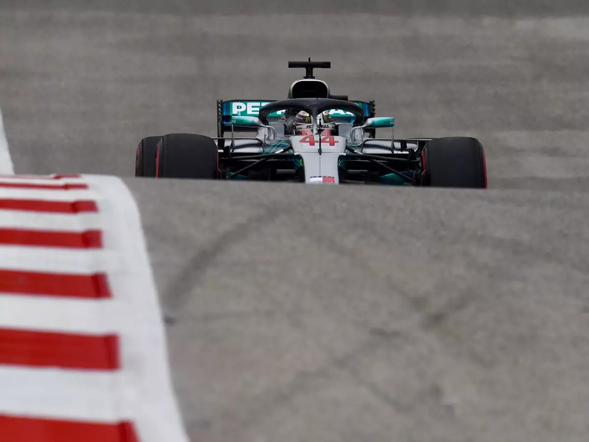 Foto zur News: Wasserpumpe getauscht: Sorgen vor dem Start bei Mercedes