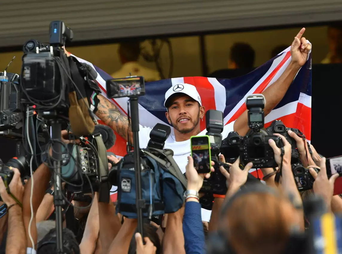 Lewis Hamilton Foto zur News: Demütiger Lewis Hamilton über fünften WM-Titel: "Hätte ich nie gedacht"