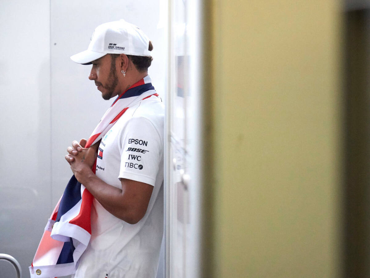 Foto zur News: So feiert Lewis Hamilton den WM-Titel: Einfach nur schlafen