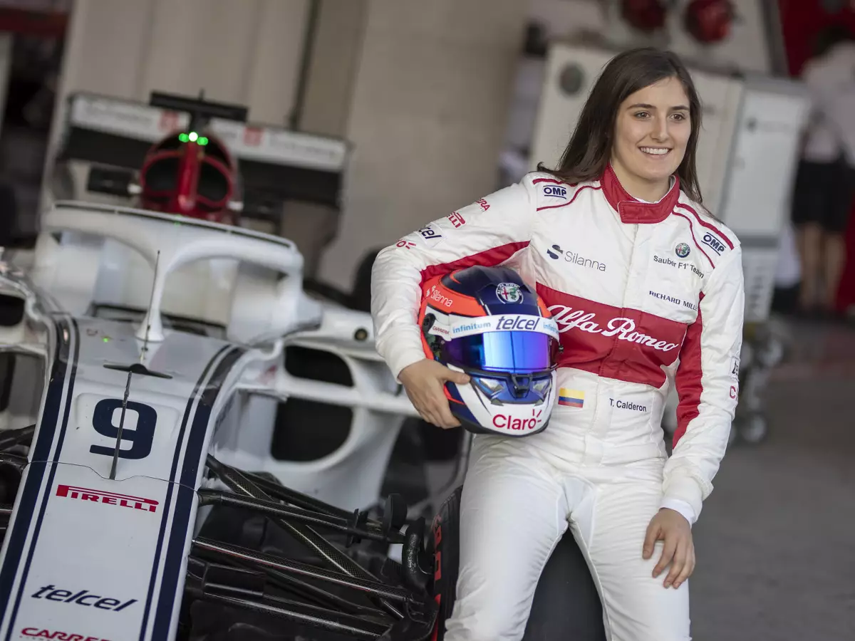 Foto zur News: Tatiana Calderon absolviert 23 Runden im Sauber: "Ein Traum wurde wahr!"