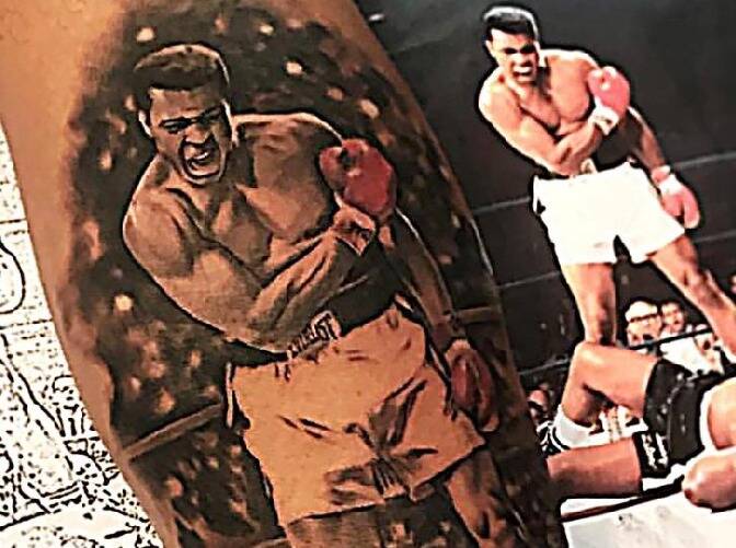 Foto zur News: Nach Titelgewinn: Lewis Hamilton jetzt mit Tattoo von Muhammad Ali