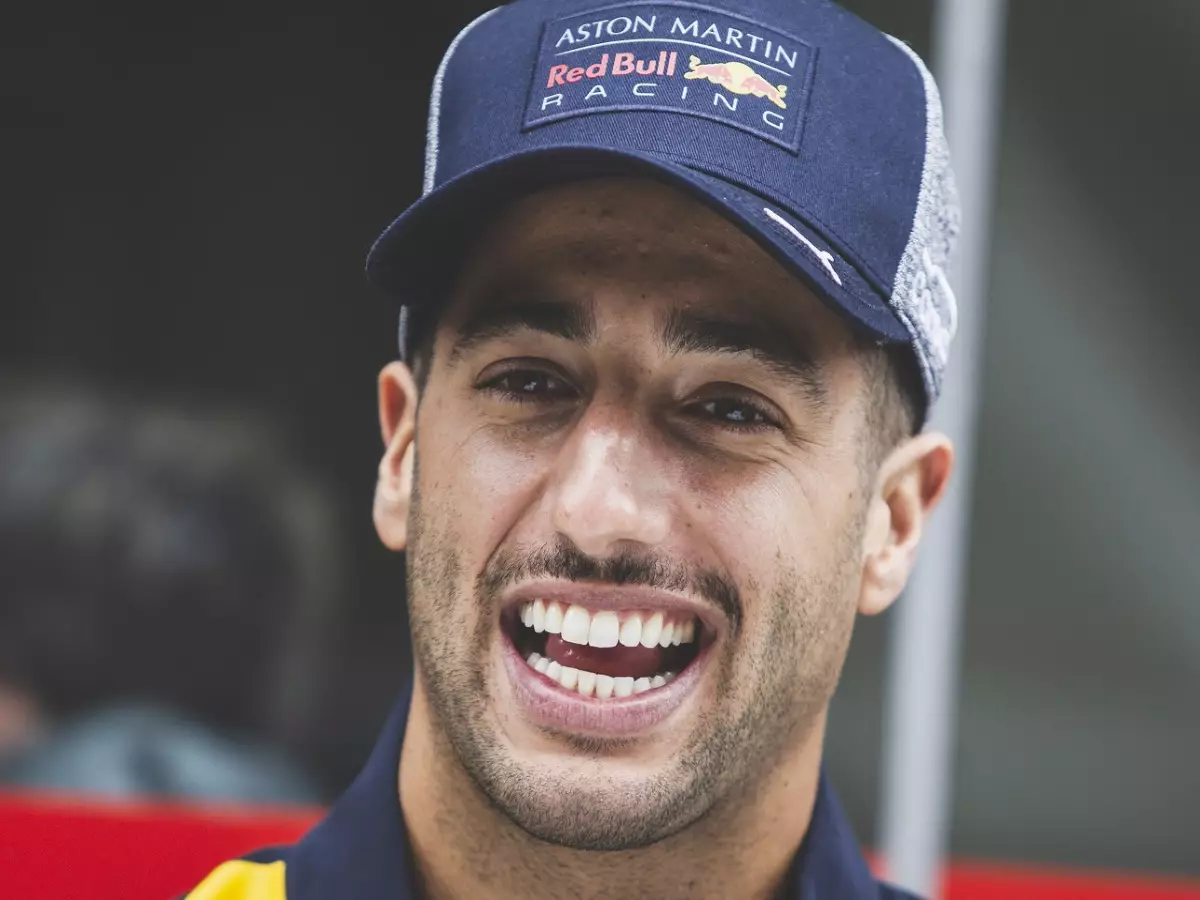 Daniel Ricciardo Foto zur News: Ricciardos Masterplan für Brasilien: "Einfach alle abschießen"