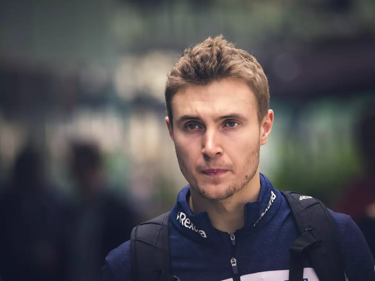 Foto zur News: "Sehe das anders": Sergei Sirotkin verteidigt sich gegen Lewis Hamilton