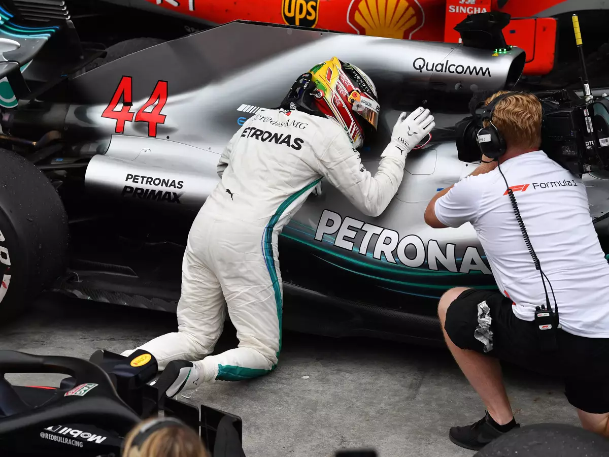 Foto zur News: Sorgen um Hamilton-Motor: Droht Mercedes in Abu Dhabi eine Strafe?