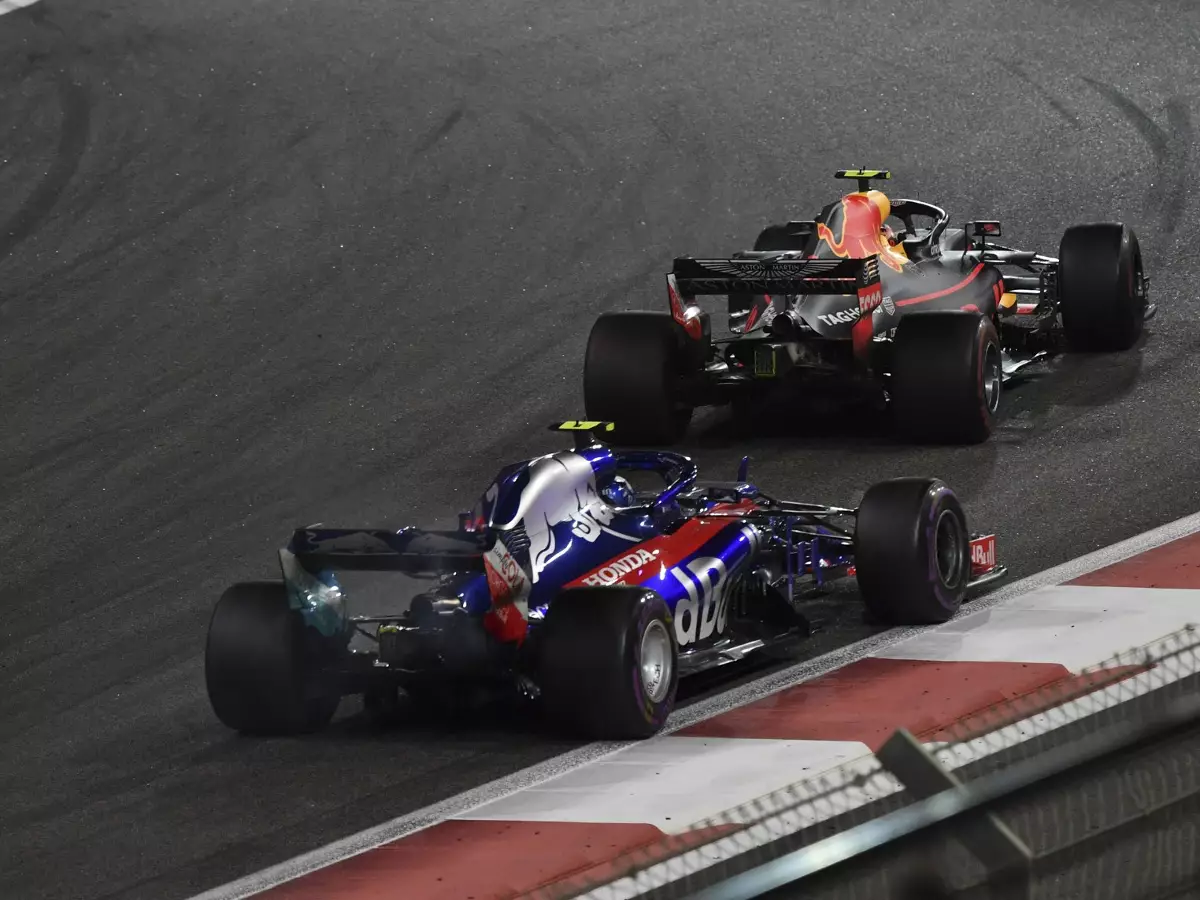 Pierre Gasly, Max Verstappen Foto zur News: Schlechtes Omen? Gasly auch im Rennen vom Honda-Defektteufel verfolgt