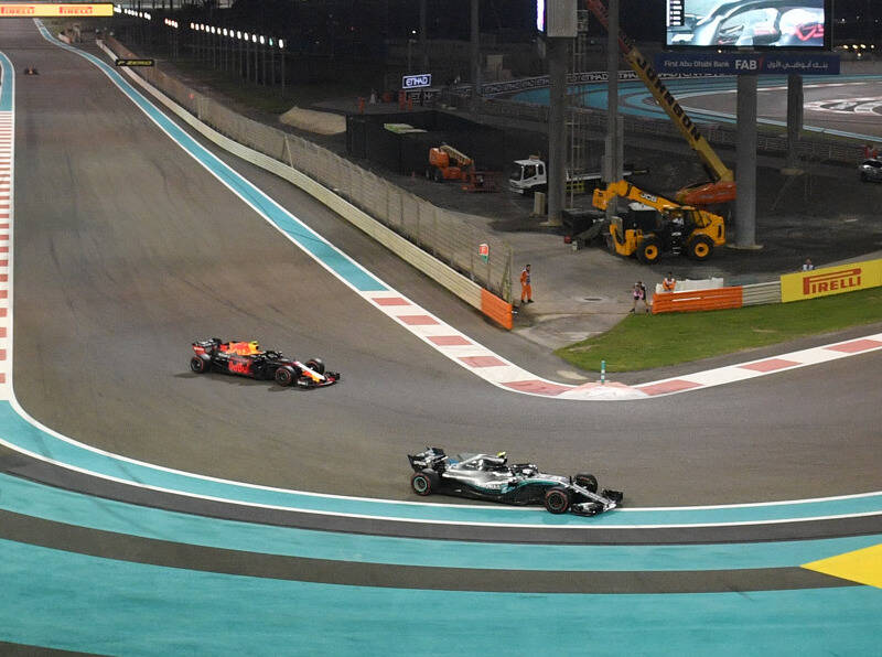 Foto zur News: Mercedes nimmt Bottas in Schutz: Regen und Pech Schuld an Abu-Dhabi-Pleite
