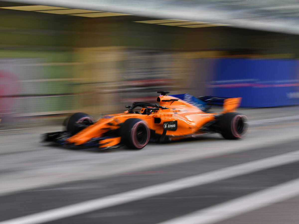 Foto zur News: Carlos Sainz hat nach "gutem" McLaren-Start "viele Daten zu analysieren"