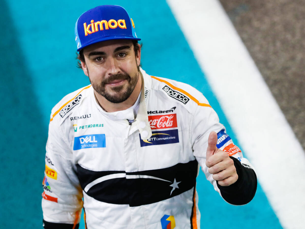Foto zur News: Beim Start im Flieger: Fernando Alonso verpasst Saisonauftakt