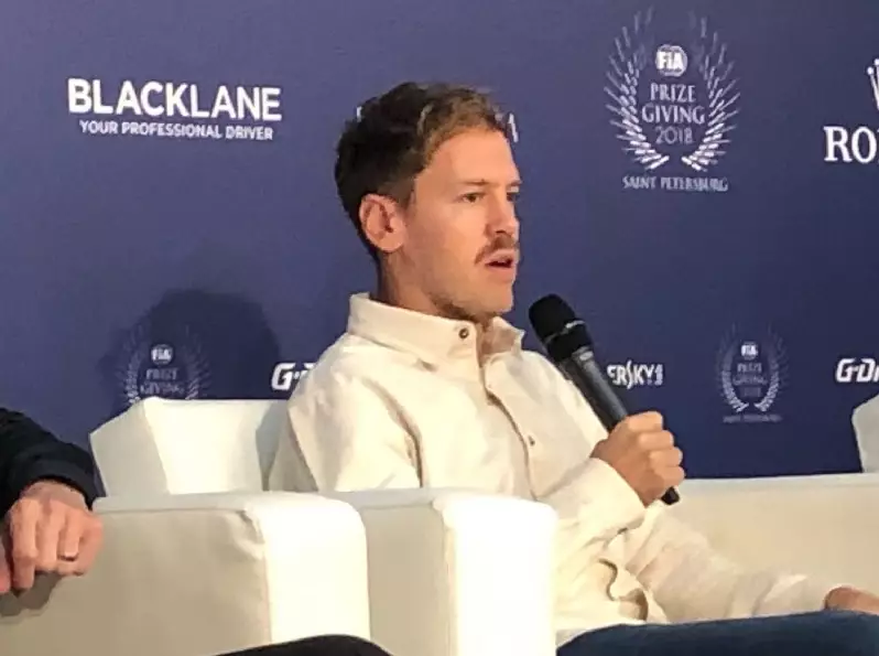 Foto zur News: Vettel mit Schnauzer bei FIA-Gala: 2018 zu oft "nicht ganz auf der Höhe"