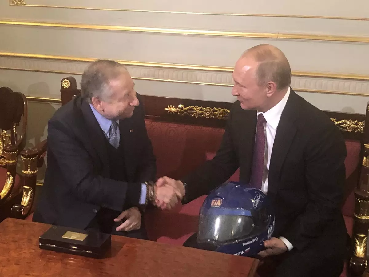 Jean Todt und Wladimir Putin Foto zur News: Jean Todt: Schumacher-signiertes Geschenk für Wladimir Putin