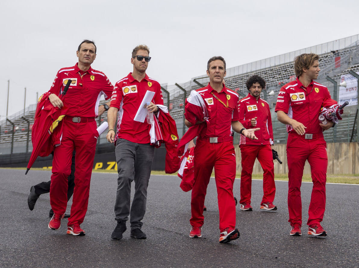 Foto zur News: Weihnachtsgeschenk an Ferrari-Mitarbeiter: Vettel lässt Buch drucken