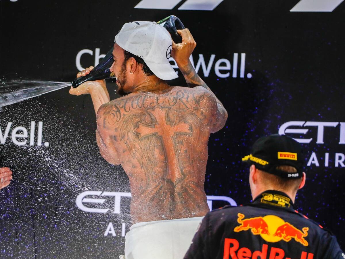 Foto zur News: Body-Check: Das steckt hinter den Tattoos von Hamilton und Ricciardo
