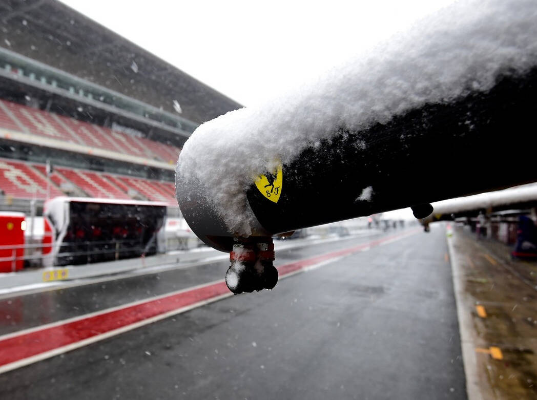 Foto zur News: Ferrari und Mercedes raus! Irvine wettert gegen Autohersteller in Formel 1