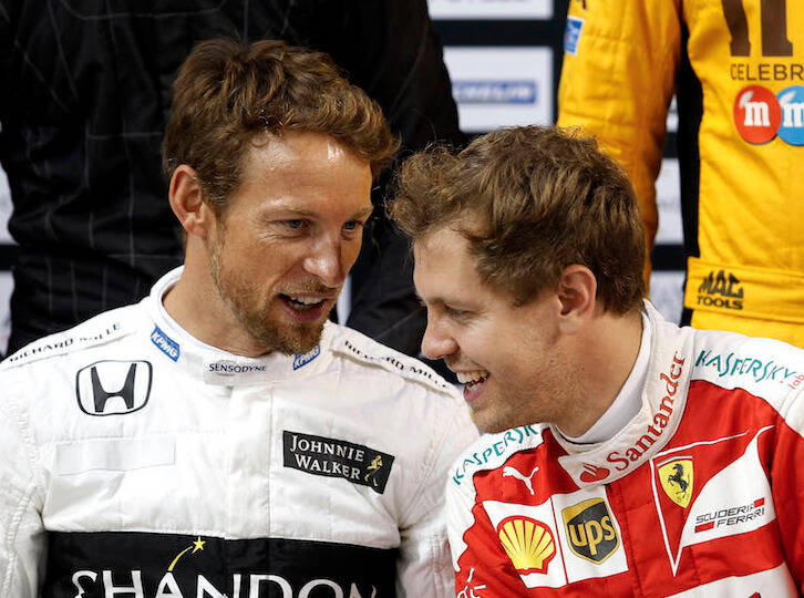 Foto zur News: Ex-Weltmeister glaubt: Leclerc könnte Vettel aus dem Team fahren