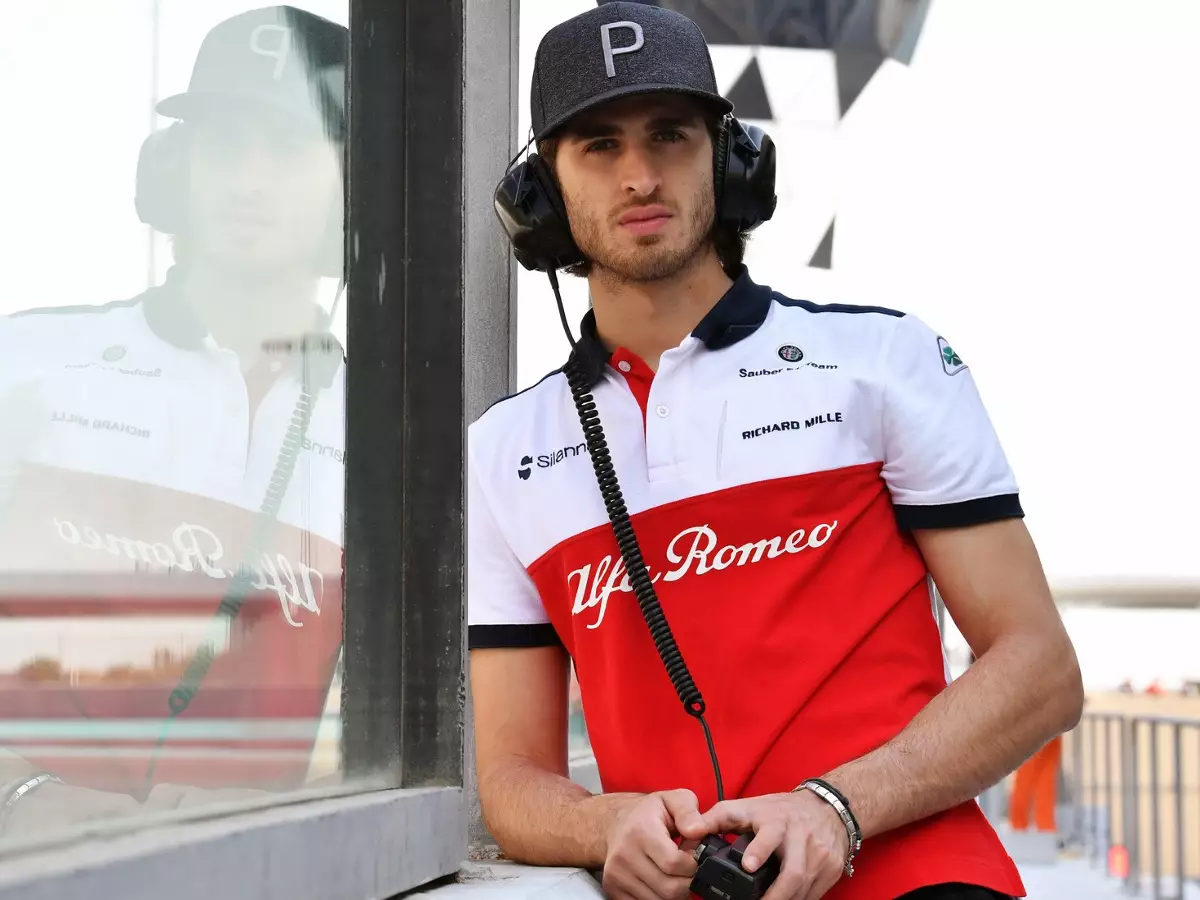Antonio Giovinazzi Foto zur News: Minardi prophezeit: "Giovinazzi wird Räikkönen in Schwierigkeiten bringen"