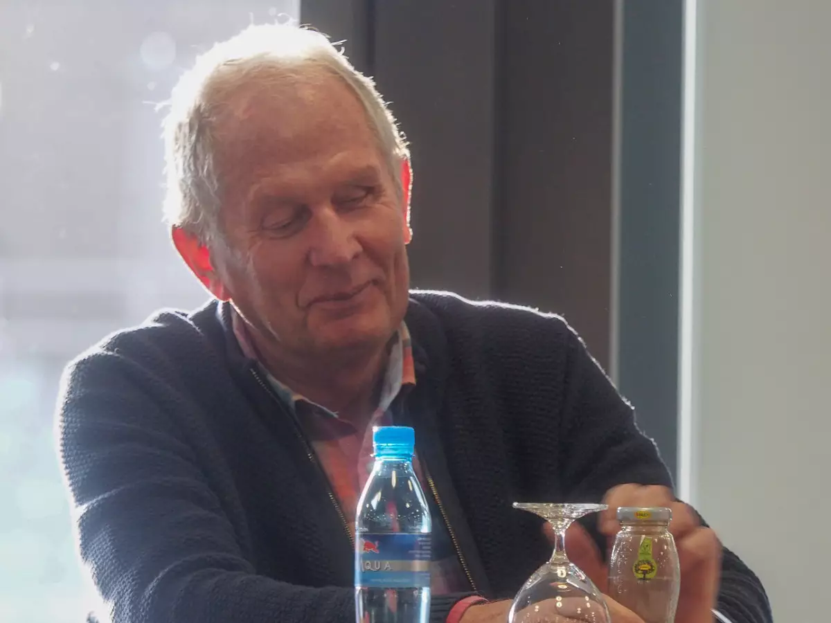 Helmut Marko Foto zur News: Christian Horner: Helmut Marko trinkt jetzt Sake statt Glühwein!