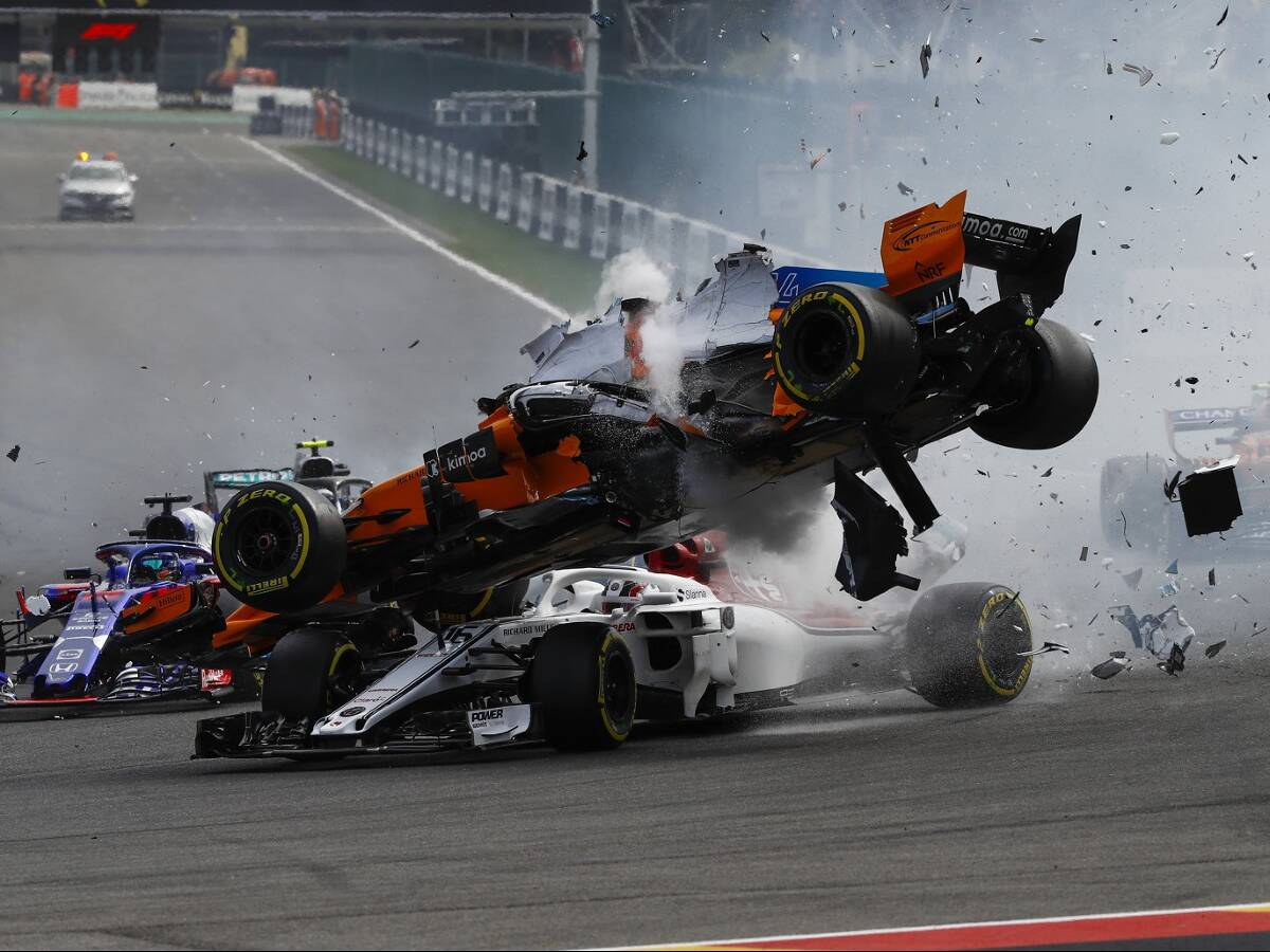 Foto zur News: Jackie Stewart kritisiert: Formel-1-Fahrer gehen bewusst zu große Risiken ein