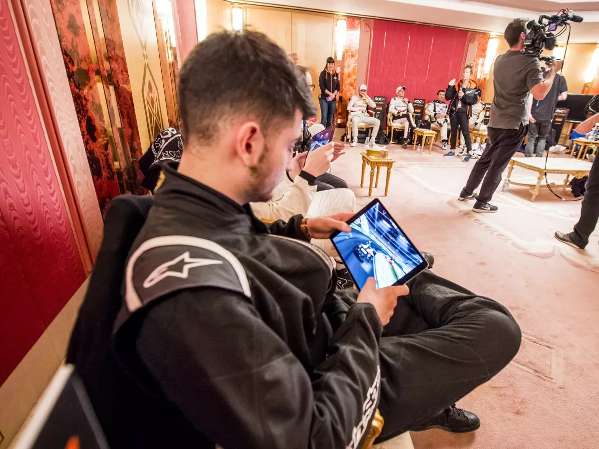 Enzo Bonito Foto zur News: Sim-Racer: Schon in zehn Jahren bereit für die Formel 1?