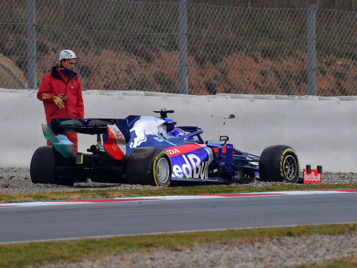 Foto zur News: Zu langsam gefahren: Albons kurioser Dreher in der ersten Formel-1-Runde