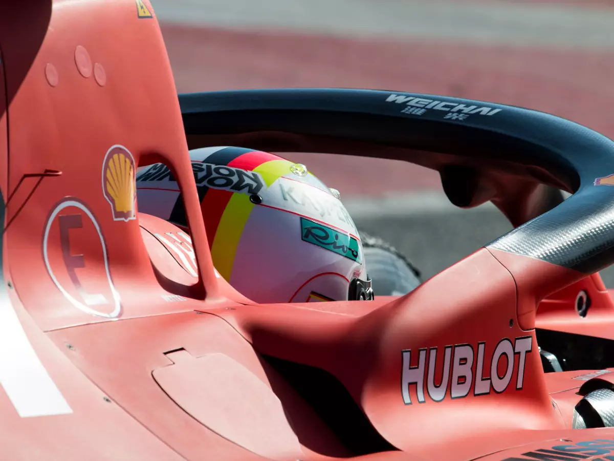Sebastian Vettel Foto zur News: Vettels Helmproblem gelöst: Arai besteht notwendige FIA-Tests
