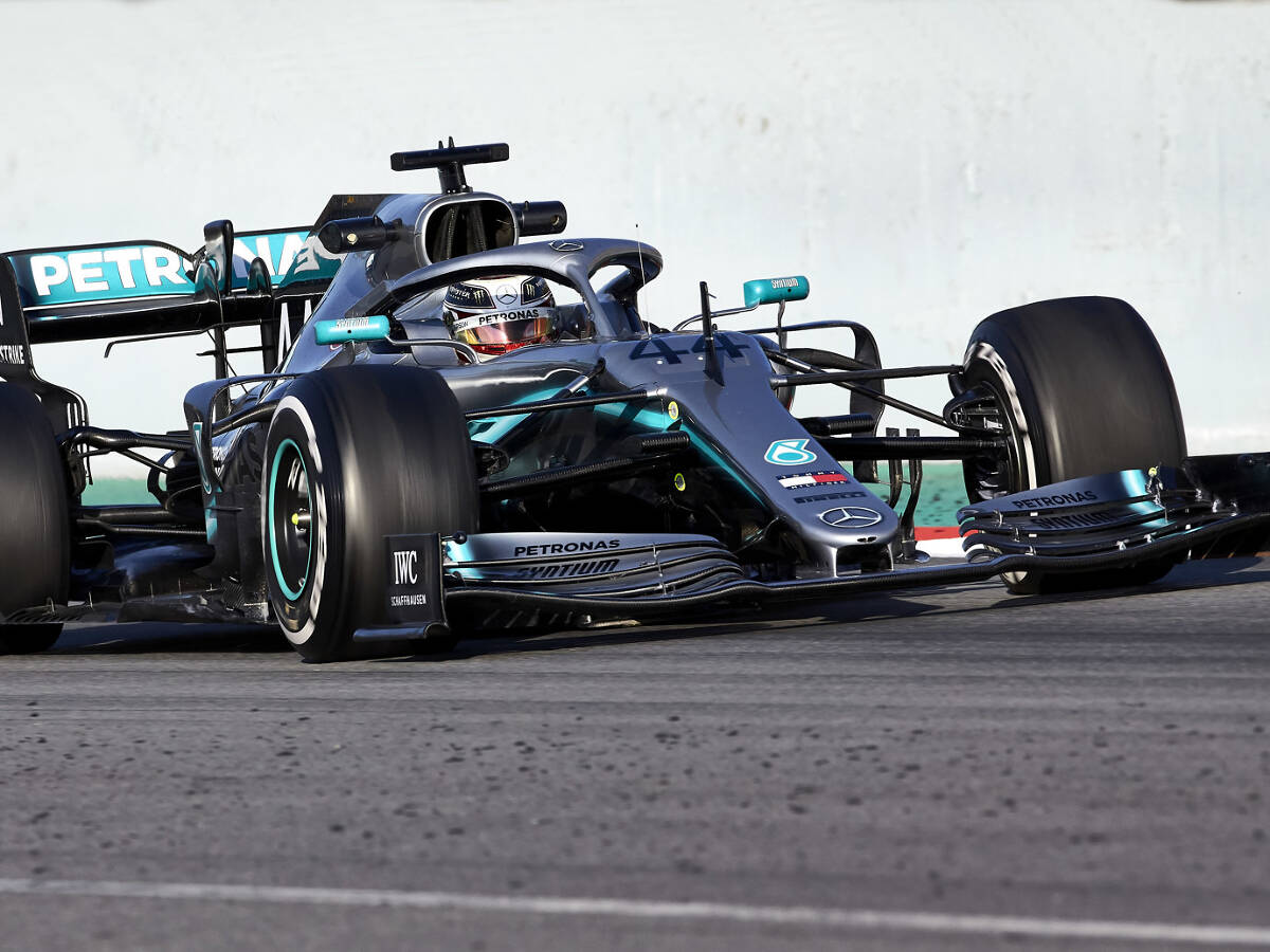 Foto zur News: Lewis Hamilton: Fahrverhalten trotz neuer Regeln kaum verändert