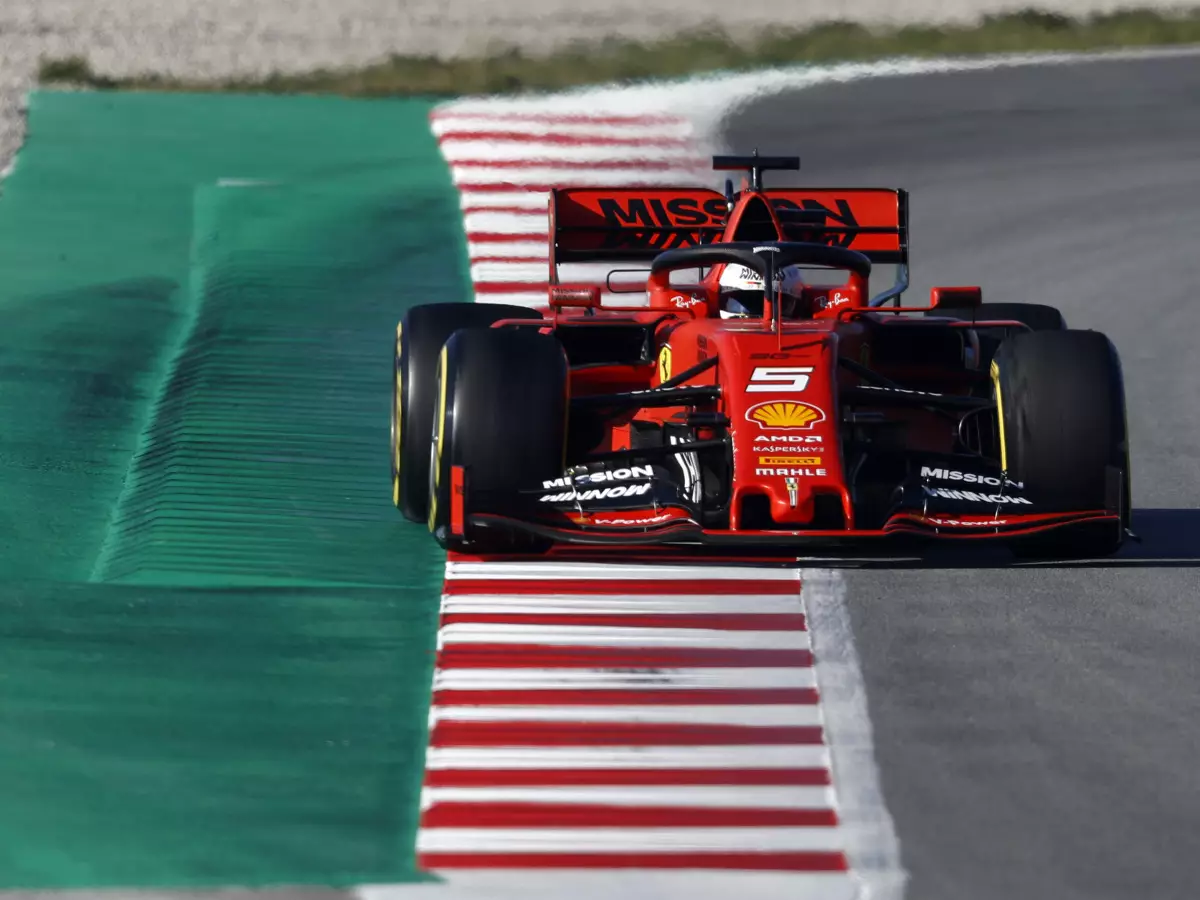 Foto zur News: "Wir sind sehr stark": Vettel kündigt noch Quali-Runs von Ferrari an