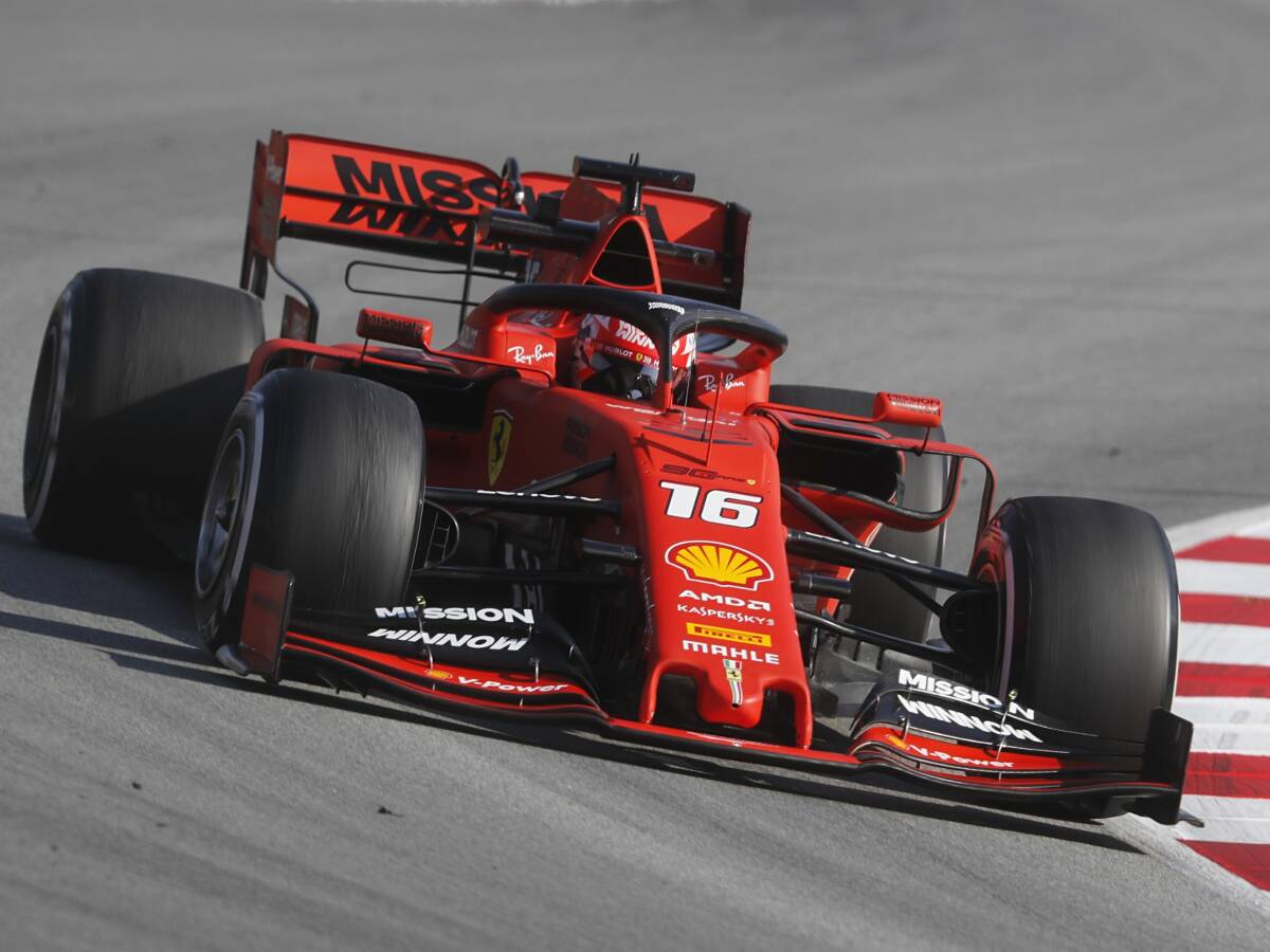 Foto zur News: Fernando Alonso bei Tests von Ferrari "beeindruckt"