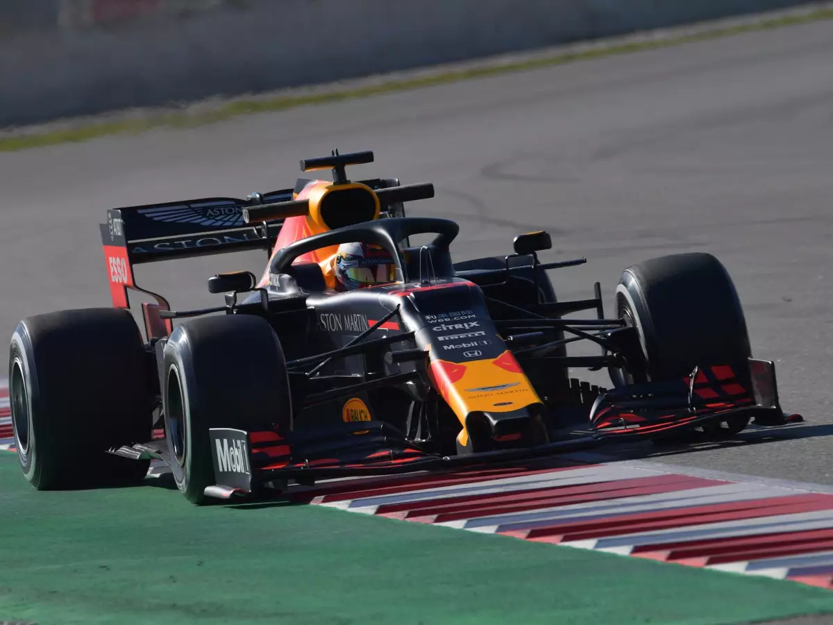 Foto zur News: Trotz Teilenot und Pannenfinale: Neuer Red Bull laut Verstappen besser