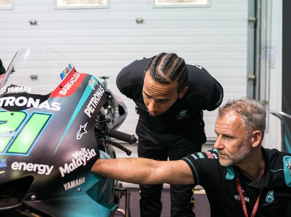 Foto zur News: Nach Rennbesuch in Katar: Hamilton brennt auf MotoGP-Test