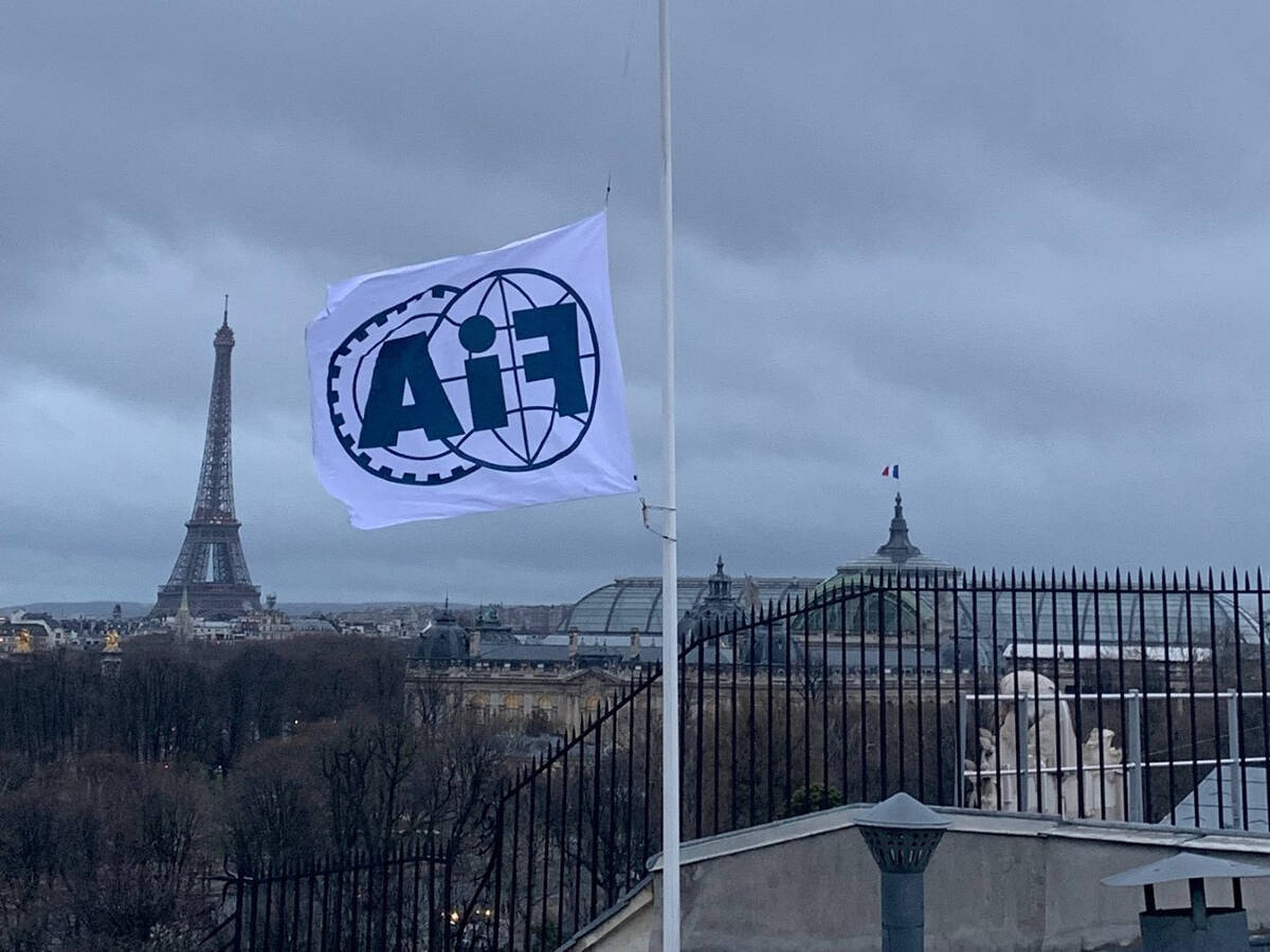 Foto zur News: Nach Tod von Charlie Whiting: FIA setzt Flaggen auf Halbmast