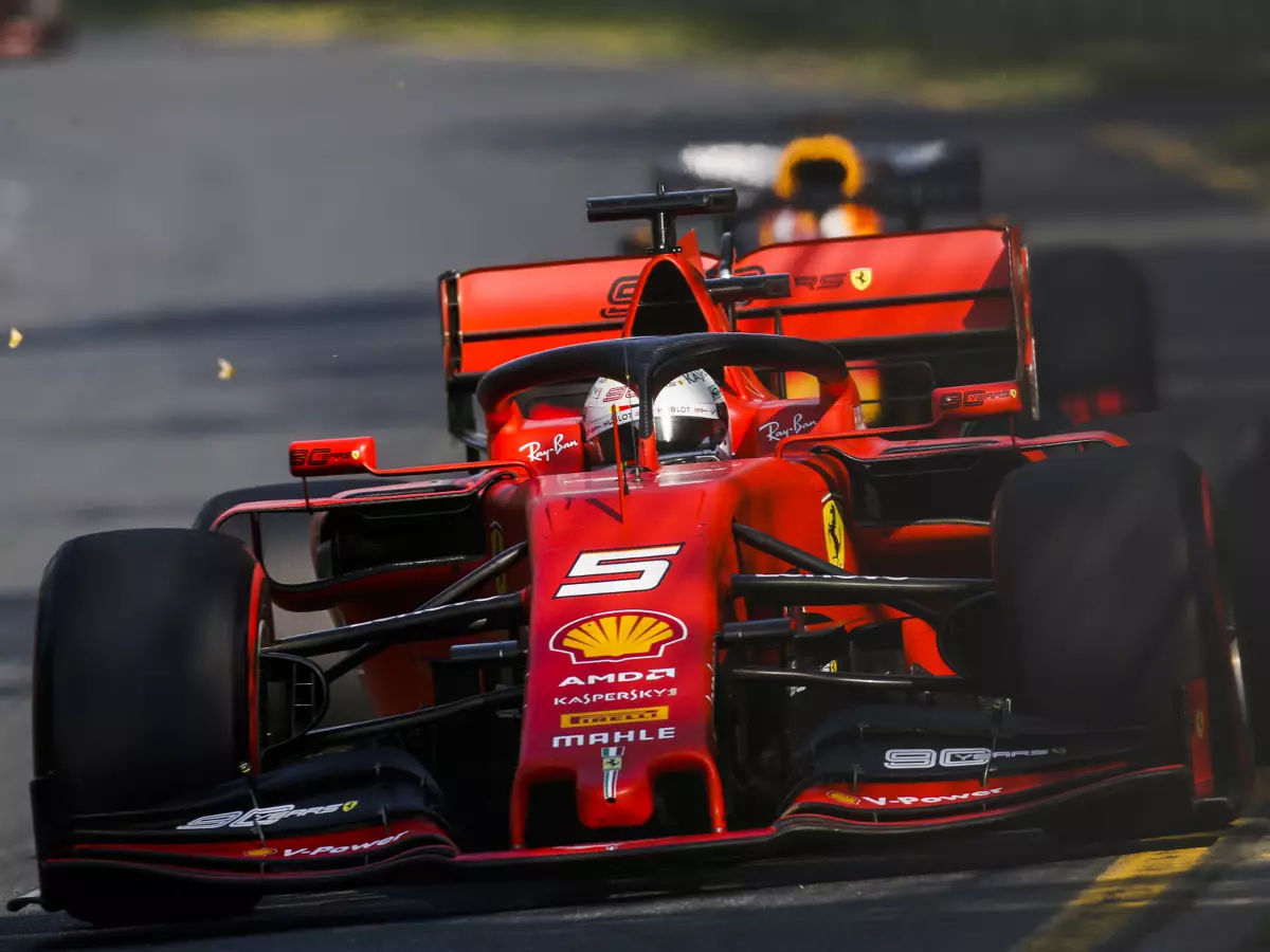 Foto zur News: Mit Geleitschutz von Leclerc: Ratloser Sebastian Vettel rettet Platz vier ins Ziel