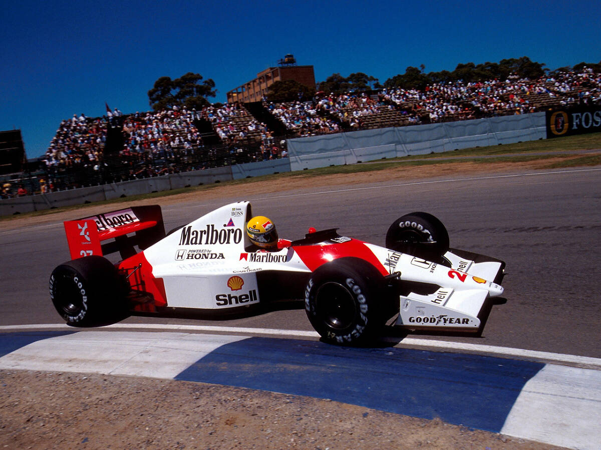 Foto zur News: Wegen Vorbild Ayrton Senna: Lewis Hamilton freut sich über Honda-Wende